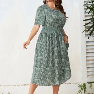 🛑SOLD🛑   SHEIN VCAY Plus Ditsy Floral Print Shirr